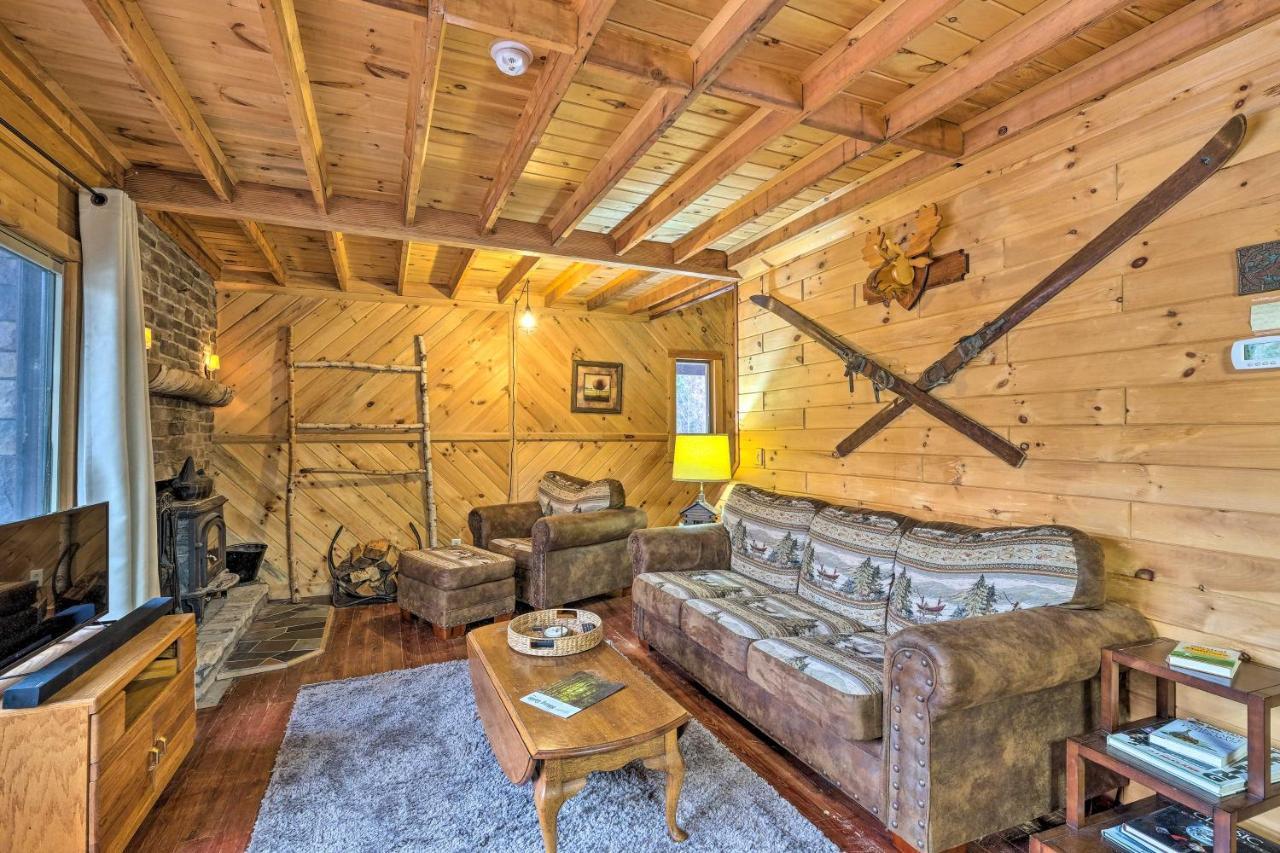 Villa Secluded Johnsburg Retreat With Hot Tub And Fire Pit Extérieur photo