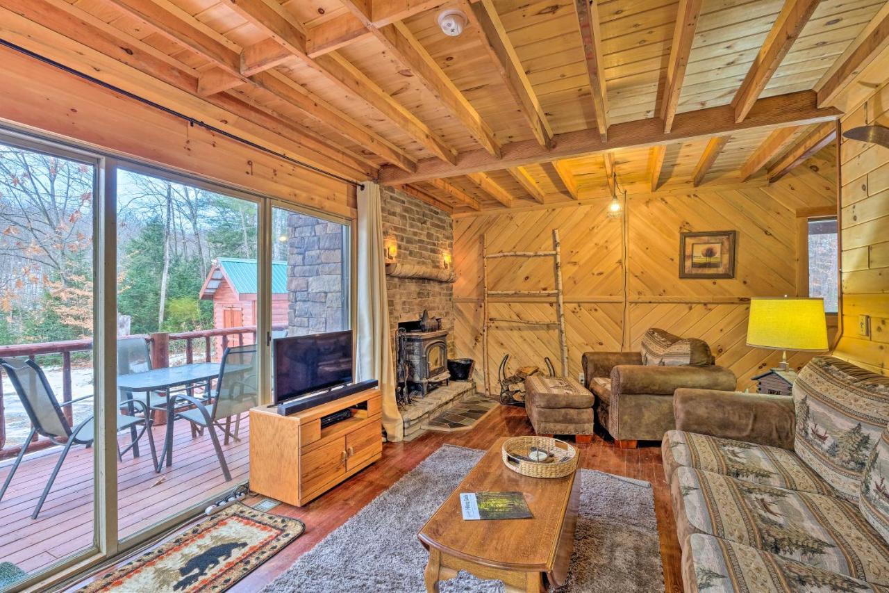 Villa Secluded Johnsburg Retreat With Hot Tub And Fire Pit Extérieur photo