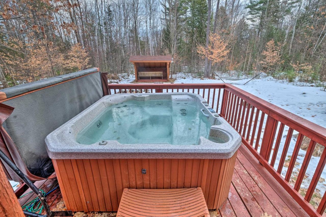 Villa Secluded Johnsburg Retreat With Hot Tub And Fire Pit Extérieur photo