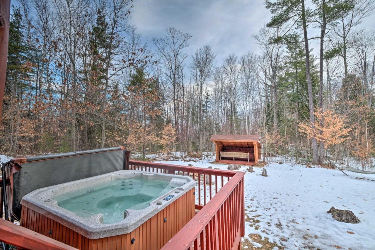 Villa Secluded Johnsburg Retreat With Hot Tub And Fire Pit Extérieur photo
