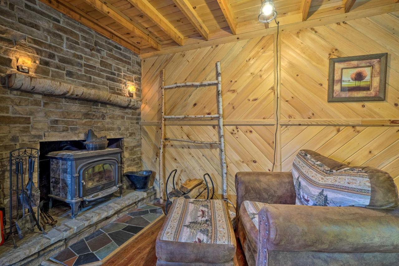 Villa Secluded Johnsburg Retreat With Hot Tub And Fire Pit Extérieur photo