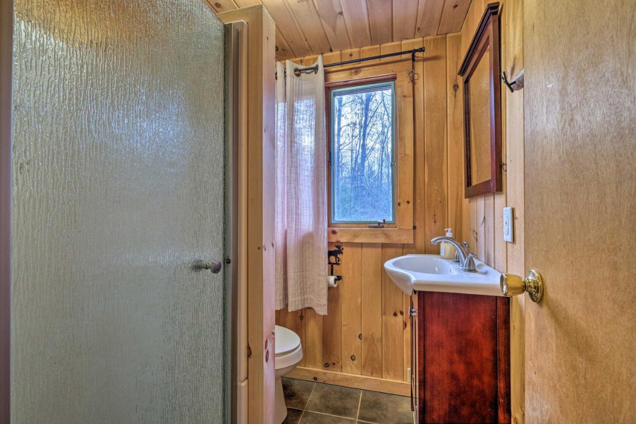 Villa Secluded Johnsburg Retreat With Hot Tub And Fire Pit Extérieur photo