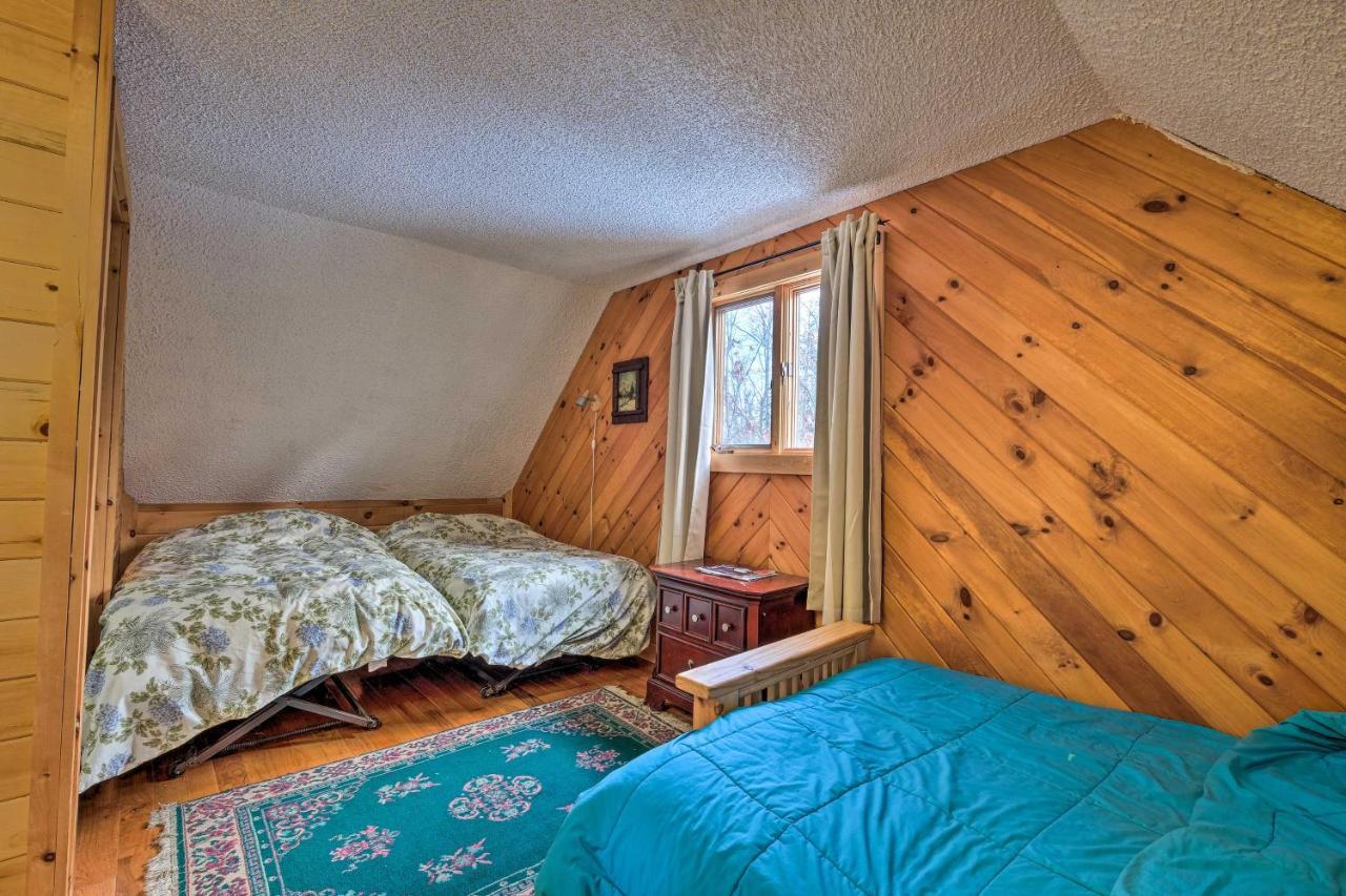 Villa Secluded Johnsburg Retreat With Hot Tub And Fire Pit Extérieur photo