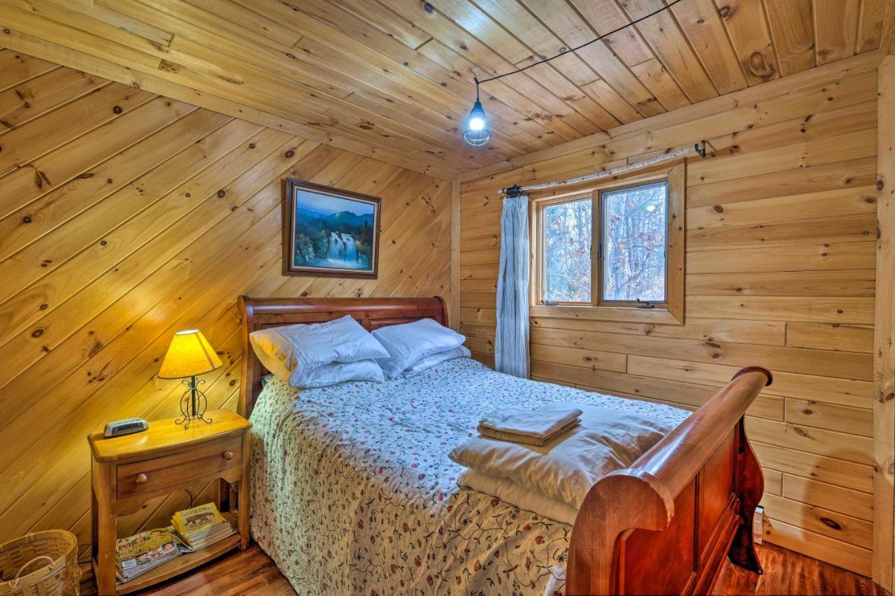 Villa Secluded Johnsburg Retreat With Hot Tub And Fire Pit Extérieur photo