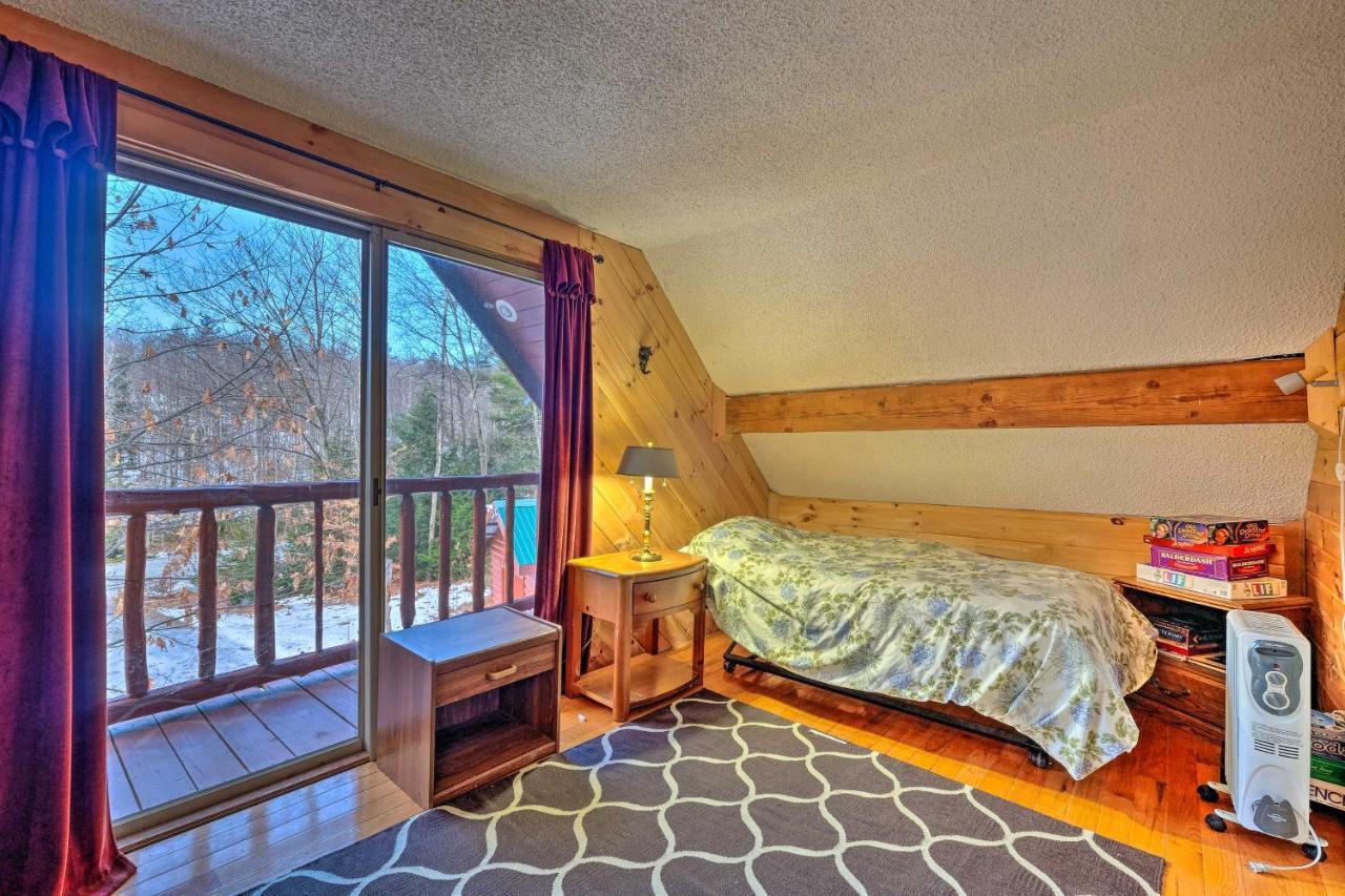 Villa Secluded Johnsburg Retreat With Hot Tub And Fire Pit Extérieur photo